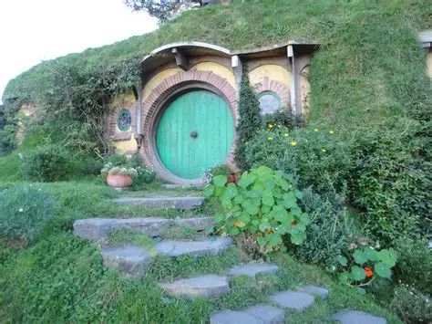 Hobbiton Movie Set